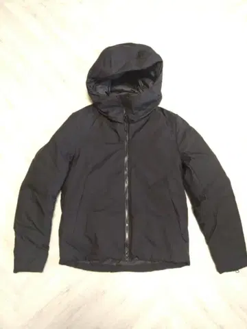 블랙 다운 자켓 후드 부착