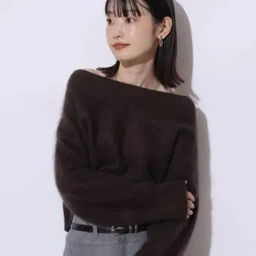 [ 시착만 한 상품 ] Mystrada 복슬복슬 보트넥 버튼 니트