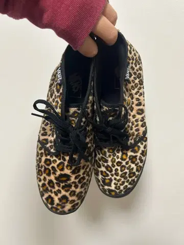 VANS 레오파드 무늬 스니커즈