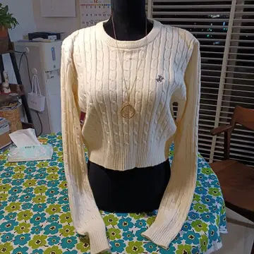 아이보리 케이블 니트 크롭 스웨터