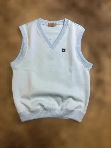 온오프 스카이블루 V넥 베스트