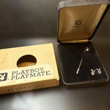 Play boy. Made in USA 귀걸이와 핑 미사용품