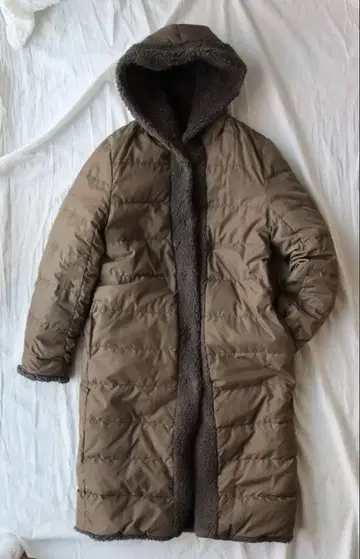 [리버서블] 후드 부착 보아 롱 코트