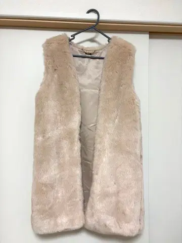 라운지 드레스 베이지 퍼 베스트