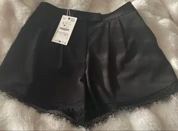 미사용 새상품 ZARA 레이스 트리밍 버뮤다 팬츠 S 사이즈