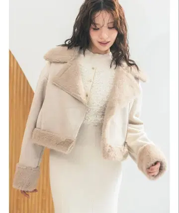 MERCURYDUO 페이크 무스탕 봄버 자켓 베이지