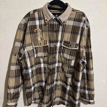 브라운 계열 체크 무늬 긴팔 셔츠