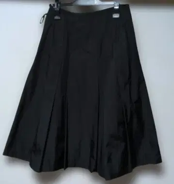 GEORGESRECHE의 블랙 플리츠 스커트 무릎 기장