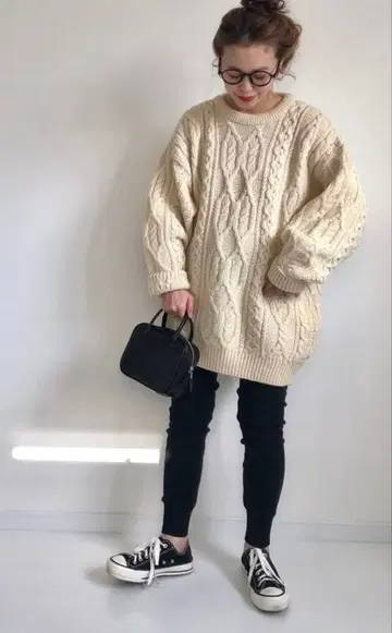 아이보리 케이블 니트 오버 사이즈
