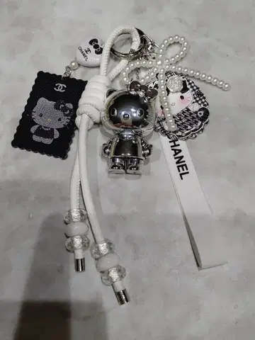 KITTY c c 백참 WHITE