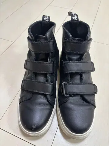 닥터마틴 TALIB STRAP UK7 가죽 스니커즈