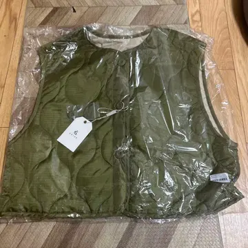 ESICA 올리브 그린 퀼팅 베스트