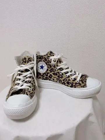 컨버스 레오파드 무늬 하이컷 스니커즈