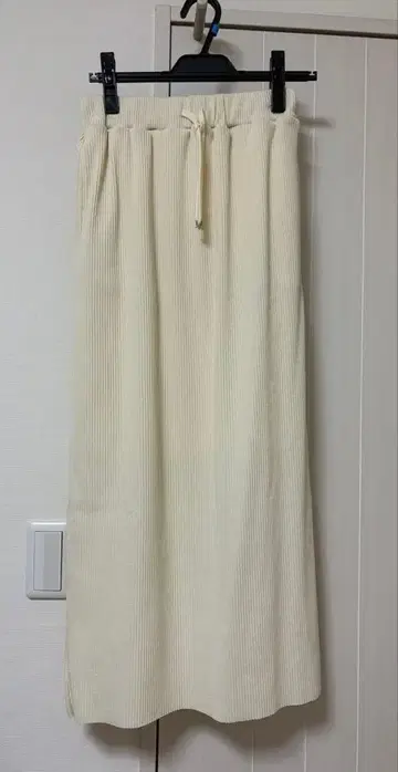 LOWRYSFARM 컷 리브 타이트 스커트 아이보리