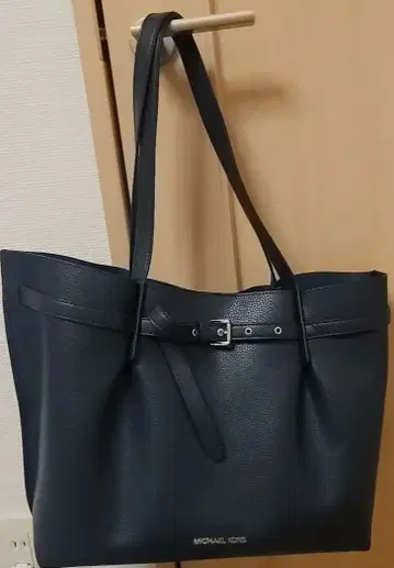 MICHAEL KORS 네이비 토트백