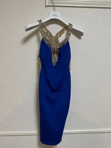 비즈 장식 파란색 타이트 드레스