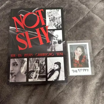 NOT SHY 앨범 포토 카드 포함