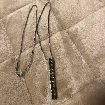 크리스탈 스톤 부착 목걸이