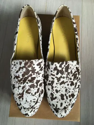 A de Vivre 천연 가죽 카프 헤어 신발