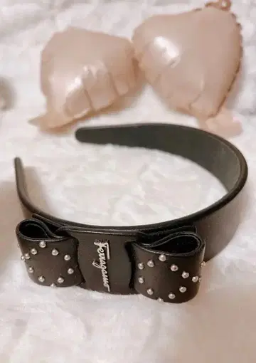 [레어] 살바토레 페라가모 바라 리본 머리띠 가죽