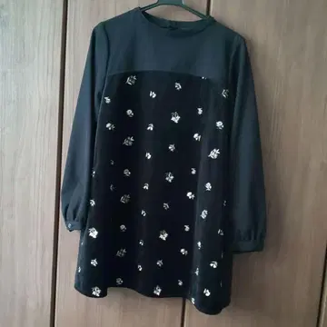 카셰트 작은 꽃 자수의 귀여운 튜닉