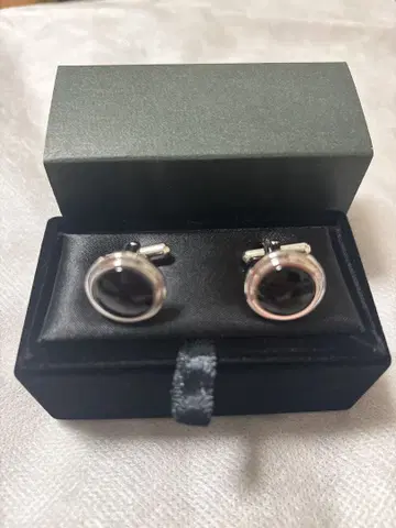 [ 새상품급 ] THE TREAT DRESSING 블랙 커프스링크