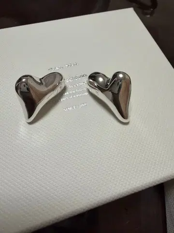 Soierie 디스 하트 귀걸이