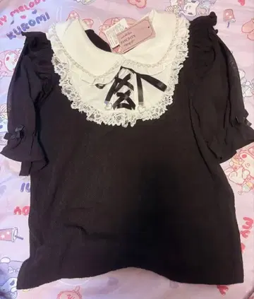 노에미 아가씨 시어 체크 하트 참 레이스업 티셔츠