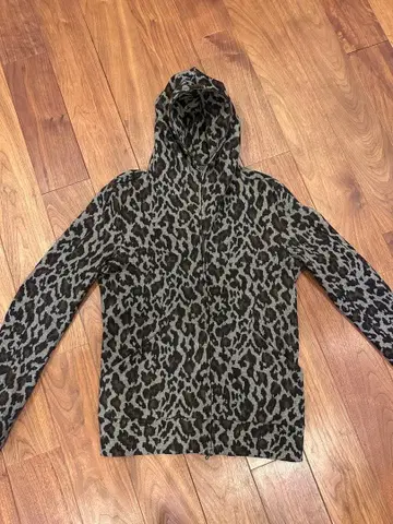 카즈유키 쿠마가이 캐시미어 혼방 레오파드 후디