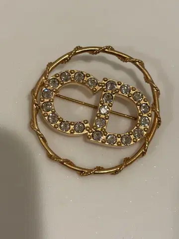 CD 로고 크리스탈 브로치