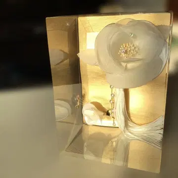 새상품급 쉬폰 꽃 모티브 머리 장식 화이트