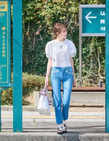 chesty 체스티 자수 펄 플라워 데님 1 사이즈