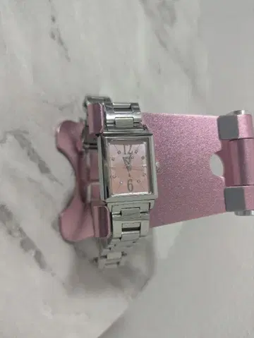 루키아 1N01-0JP0 핑크쉘 손목시계 사각 다이아