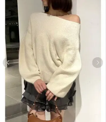 SNIDEL 퍼라이크 오버 니트 풀오버 화이트 니트