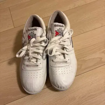 리복 화이트 스니커즈 레트로