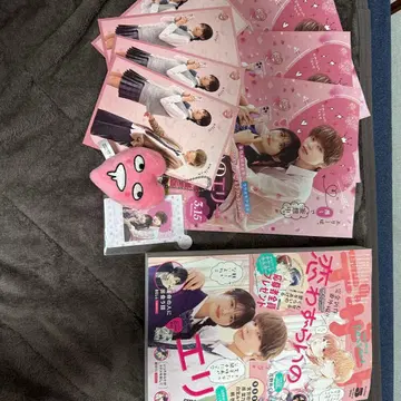 사랑에 빠진 엘리 키체인, 거울, 코믹스, 영화 특전 포함