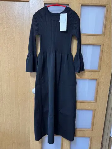 플레어 슬리브 니트 원피스 블랙 무지 긴팔 롱 겨울 둥근넥