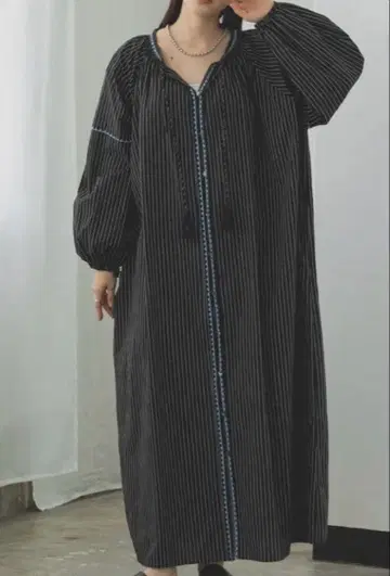 미사용 택 포함 Noia 노이아 원피스 자수 핀스트라이프 블랙