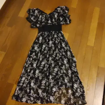 MAJES 프릴 소매 꽃무늬 원피스 M 사이즈