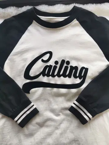 로고 긴팔 T셔츠 ~~