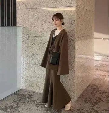 moitytto 소매 버튼 벨트 포함 자켓 스커트 셋업 베스트