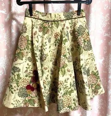 Lois CRAYON 로이스크레용 고블랑 꽃무늬 스커트