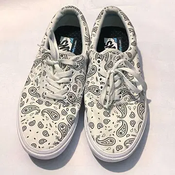 vans comfycush 26cm 페이즐리 화이트 메루카리 택배