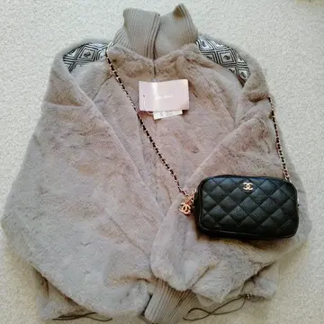 새상품 mily bilet 베이지 보아 터틀넥 자켓 M