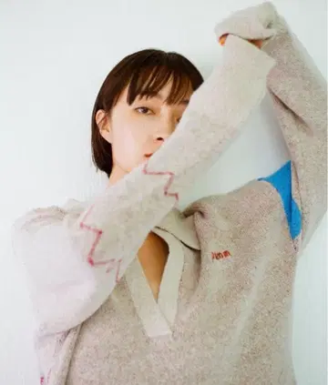 팜 PAMM 긴팔 니트 뒷모습의 관대한 인테리어 니트 하자품