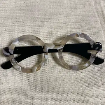 비어즐리 LIVETART 안경 브로치