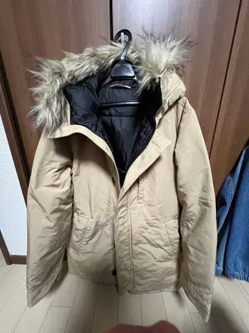 GU 베이지 다운 자켓 L 사이즈