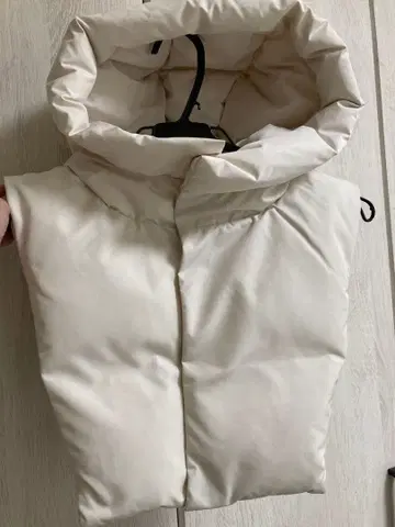 미사용품 후드 부착 다운 베스트