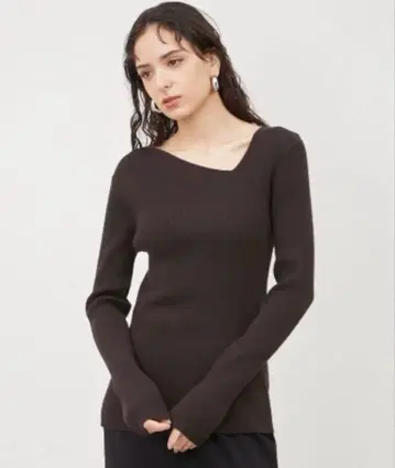 새상품 MilaOwen 블랙 아지메넥 리브 니트 상의 M