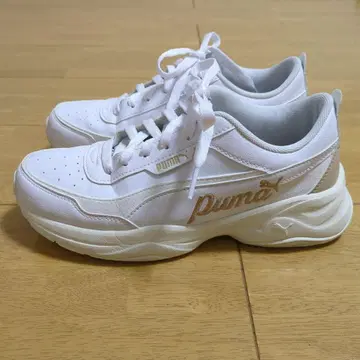 [ 새상품급 ] Puma 화이트 스니커즈